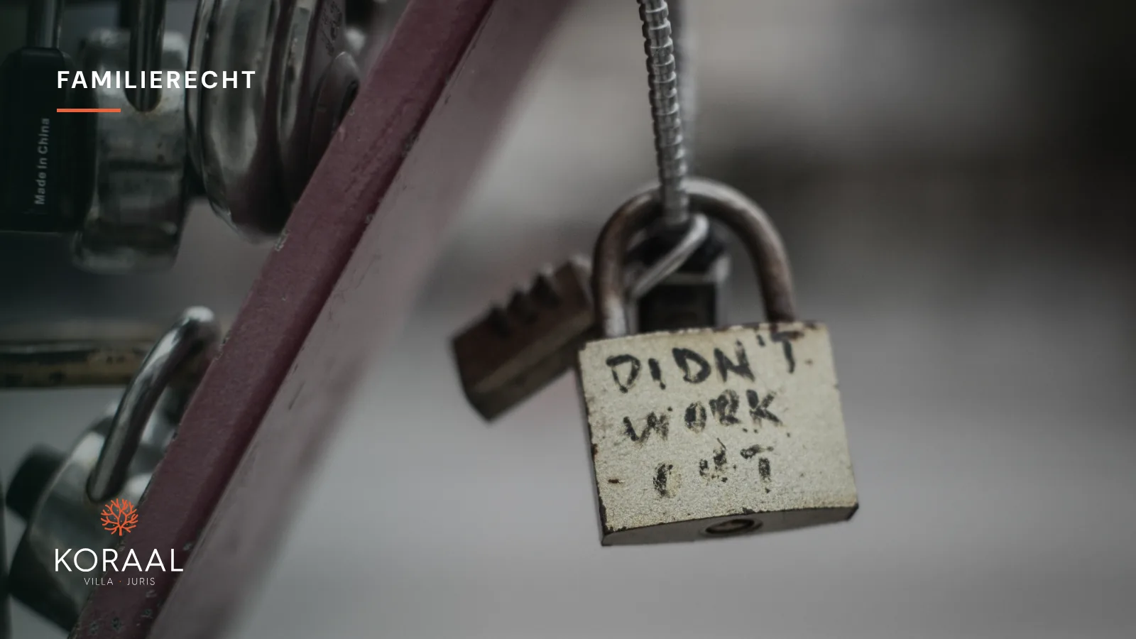 Hangslot met het opschrift "Didn't work out"